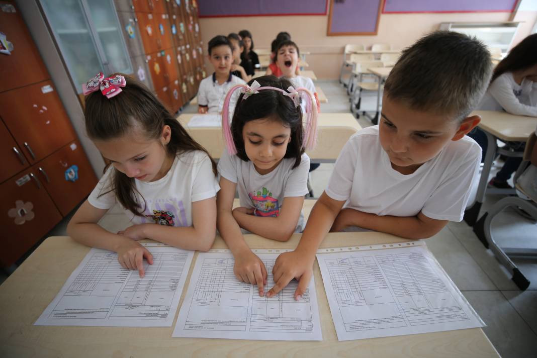 Yaklaşık 19 milyon öğrenci karnesini alarak yaz tatiline girdi - Resim: 1